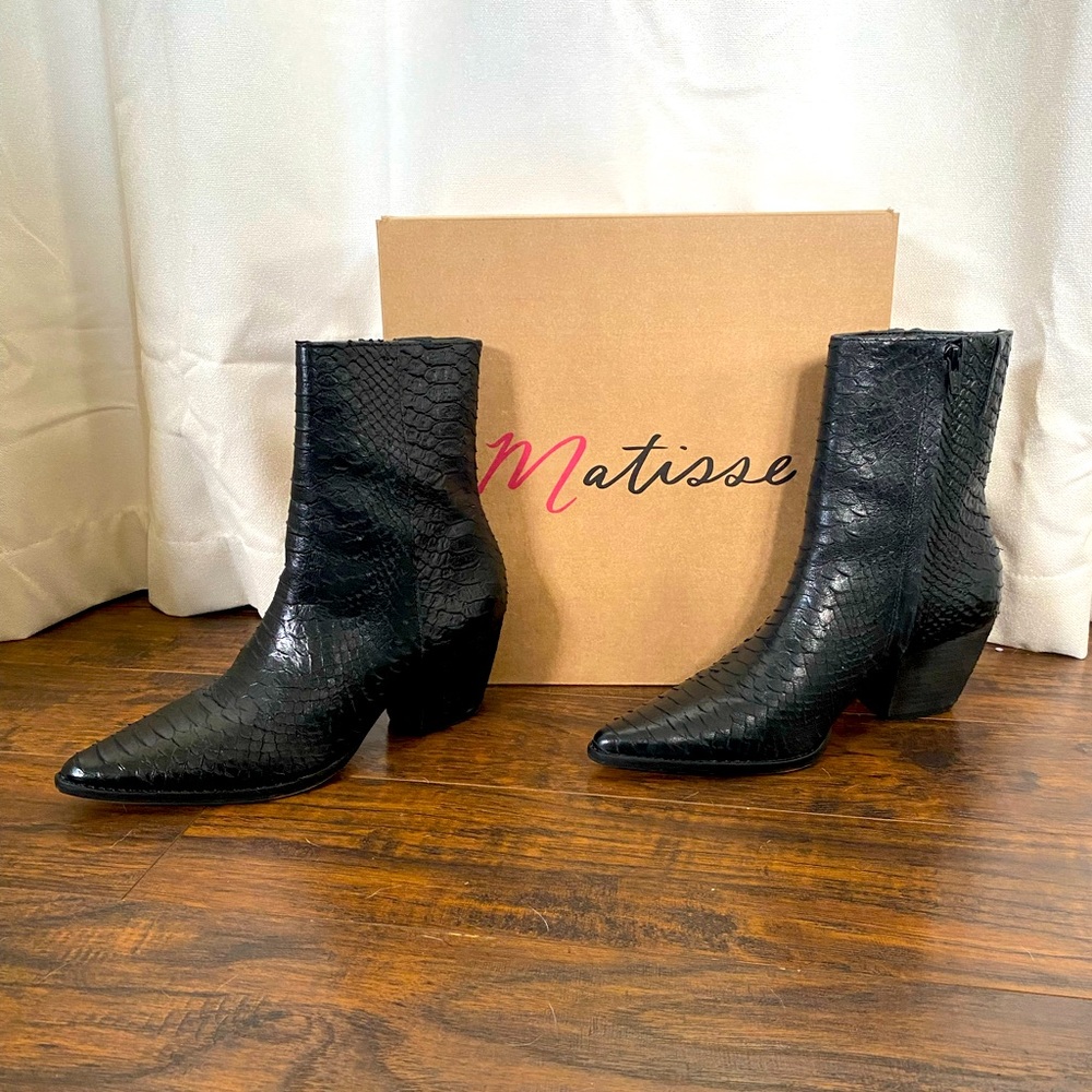 Matisse Black Snake Cowboy boots 2 1/2” heel 9 1/2” tall including heel Size 8.5